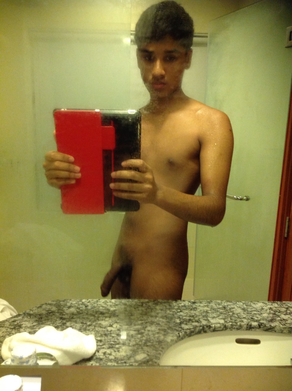 images/india/nude-self-pics-from-young-indian-gay-boy (2).jpg